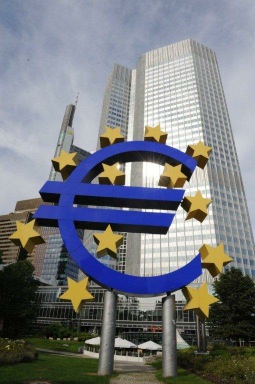 Euro-Zeichen im Park